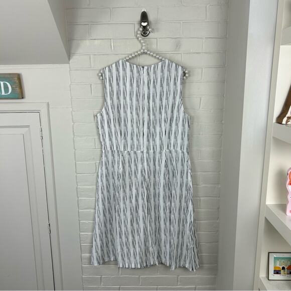 Calvin Klein White & Black Striped Drape Twist Front Dress Size 12 - Picture 10 of 11